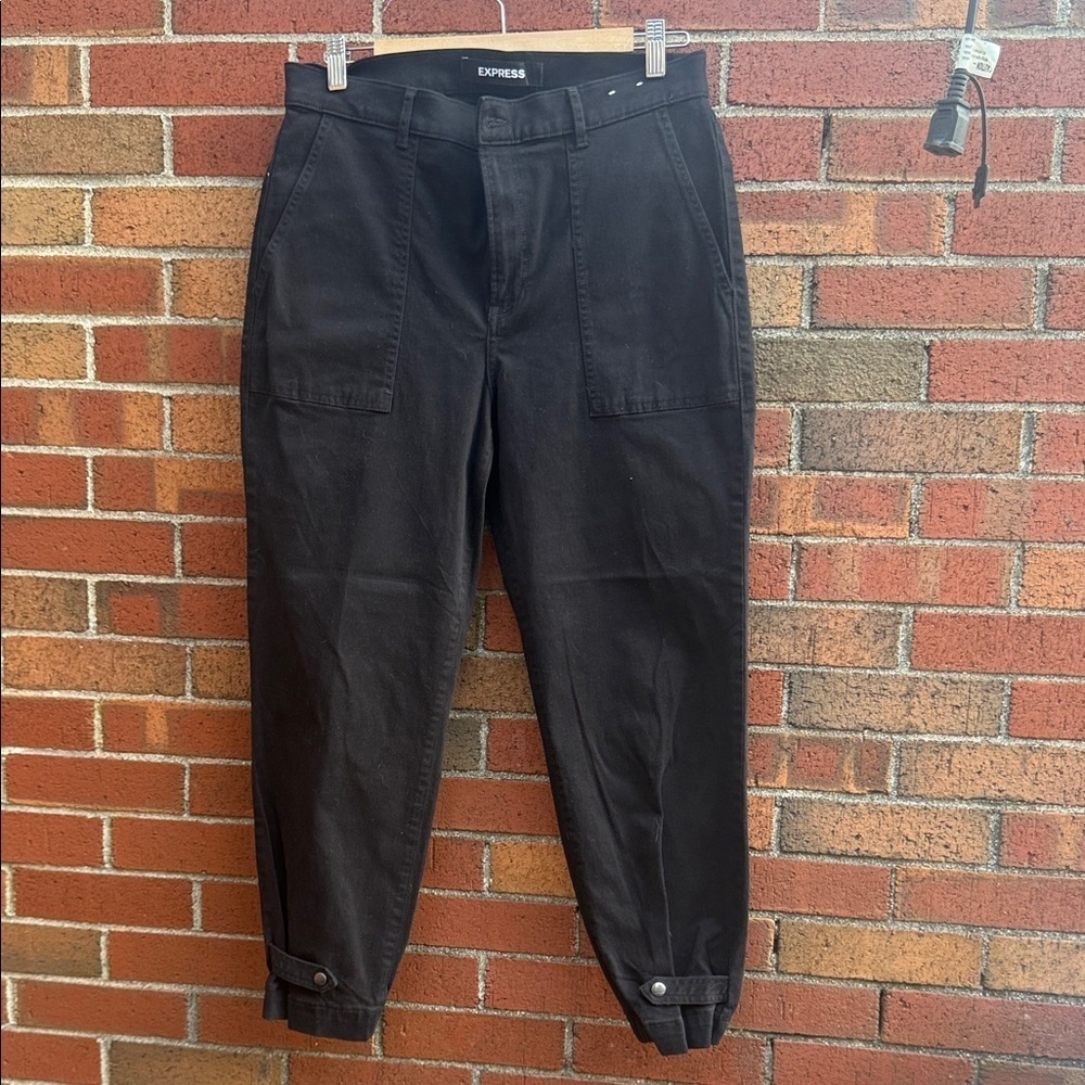 Express Women’s Utility Jogger Pants – Black